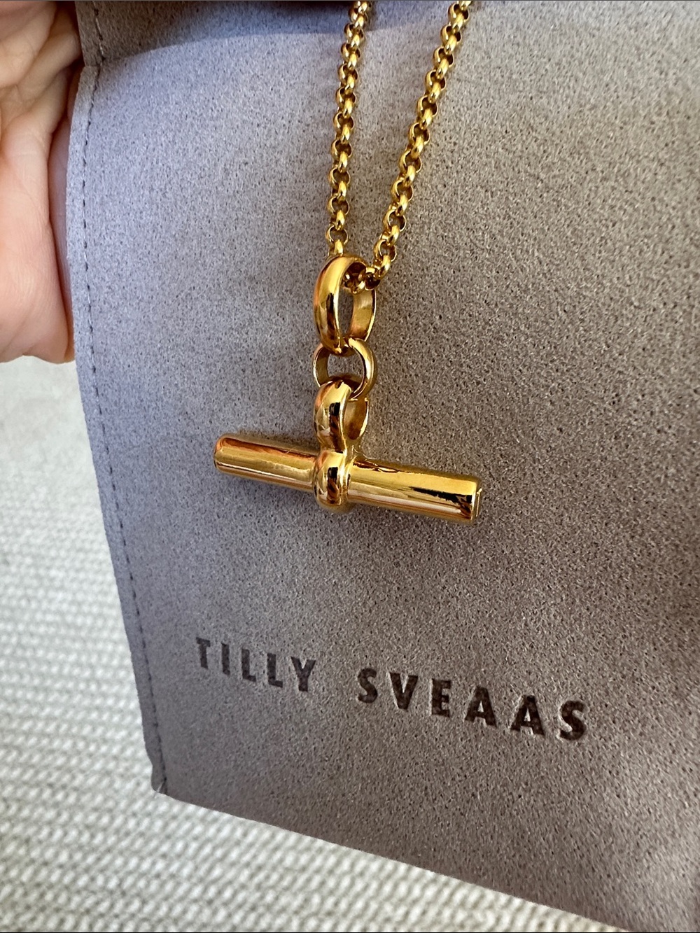Tilly Sveaas Medium Gold T-Bar On Belcher Chain - Picture 9 of 9